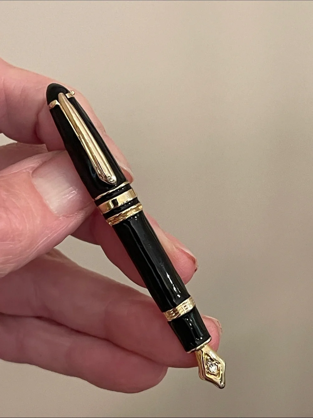 Vintage Style Fountain Pen Pin